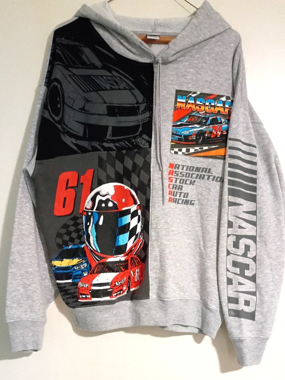 Official NASCAR Gray/Black Pullover Hoodie Sweatshirt Racing Graphics Size M